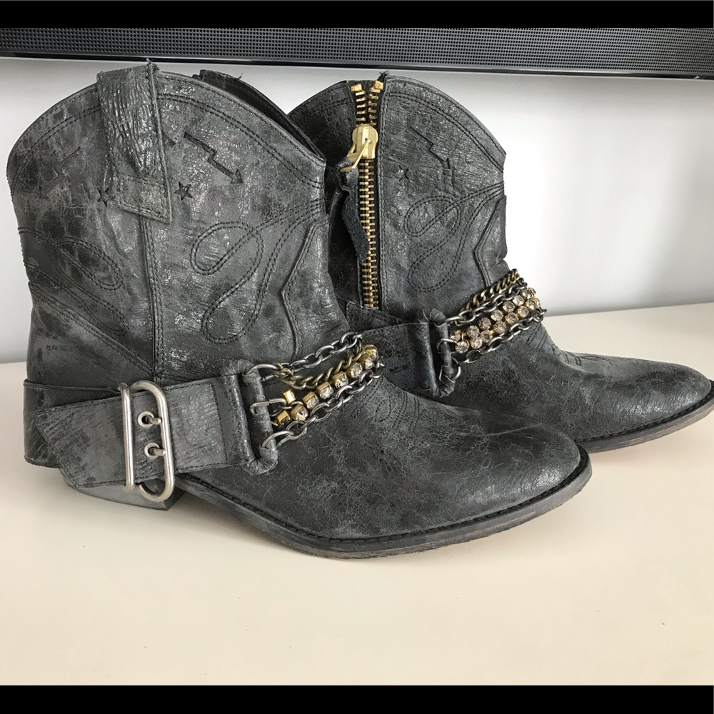 Brand New Steve Madden Cowboy Booties